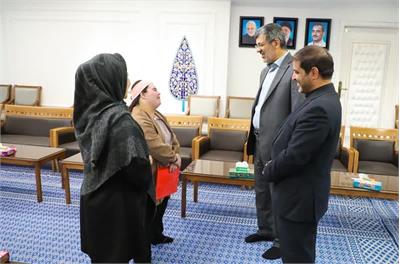 دیدار صمیمانه استاندار یزد با کودک مبتلا به سندروم داون