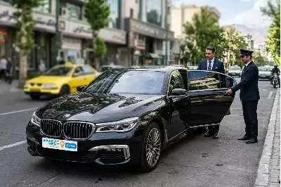 برای سفر کاری در تهران، راننده اختصاصی بهتر است یا تاکسی روزانه؟
