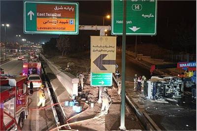 واژگونی کامیونت بنزین در شرق تهران