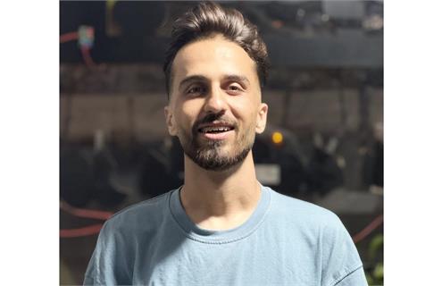 An Iranian artist بیوگرافی علی باسوتی Ali Basouti (خواننده)