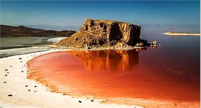 ماجرای پیدا شدن گودال عمیق در دریاچه ارومیه