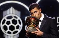 توپ طلای ۲۰۲۴ به رودری رسید؛ ستاره اسپانیایی منچسترسیتی