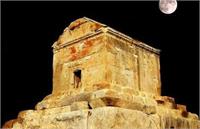 پاسارگاد را چه کسی ساخت؟