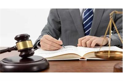 ویژگی‌های بهترین وکیل در کرج؛ قبل از انتخاب این معیارها را حتما بررسی کنید