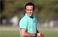 حسن یزدانی در مقابل «جادوگر فوتبال»/جواد کاظمیان گفت علی کریمی مثل سلبریتی ها نان به نرخ روز نمی خورد!