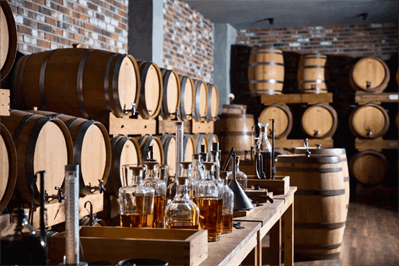 ویسکی ژاپنی؛ از یامازاکی تا چیچیبو | تاریخچه، رونق جهانی، بحران عرضه و آینده‌ای که چشم‌به‌راه نوآوری است