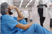 نبرد جامعه پزشکی ایران برای بقا: از کشیک‌های ۸۰ ساعته و فشارهای معیشتی