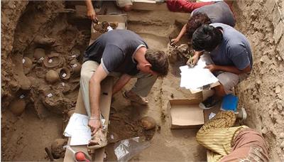 ​کتیبه‌ای برای نان و نسیان: روایتی از حفاری در لایه‌های رنج