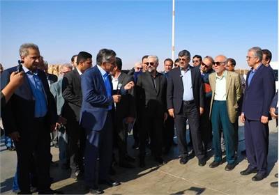 «پیشگامان» پسکرانه رسمی بندر شهید رجایی می‌شود/ اعلام تصمیم در بازدید نماینده رئیس جمهور و استاندار یزد از بندر خشک پیشگامان