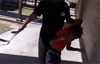 ​تصاویر هولناک از کتک‌کاری یک مرد با یک پسر بچه؛ خشم عمومی در فضای مجازی