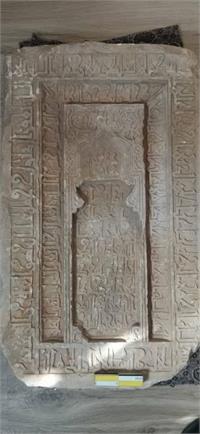 کشف سنگ قبر متعلق به قرن 5 هـ. ق در مسجد دولتشاهی یزد